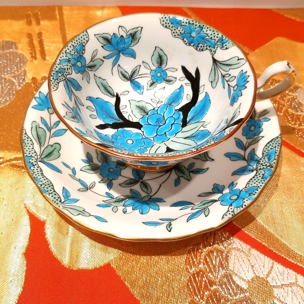 VINTAGE ROYAL CHELSEA BONE CHINA TEA CUP SET